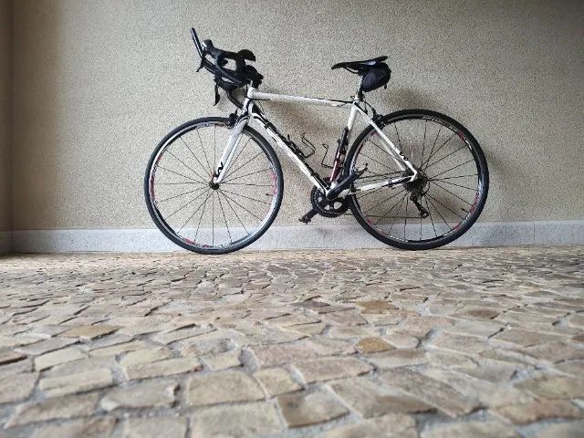Bicicleta de Speed com peças Shimano - quadro tam 51 First