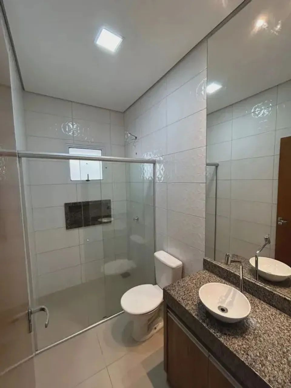 Cada térrea com 3 quartos sendo 1 suíte e piscina - Foto 2
