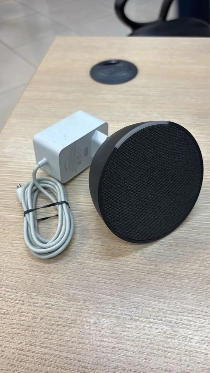 Echo Dot com carregador