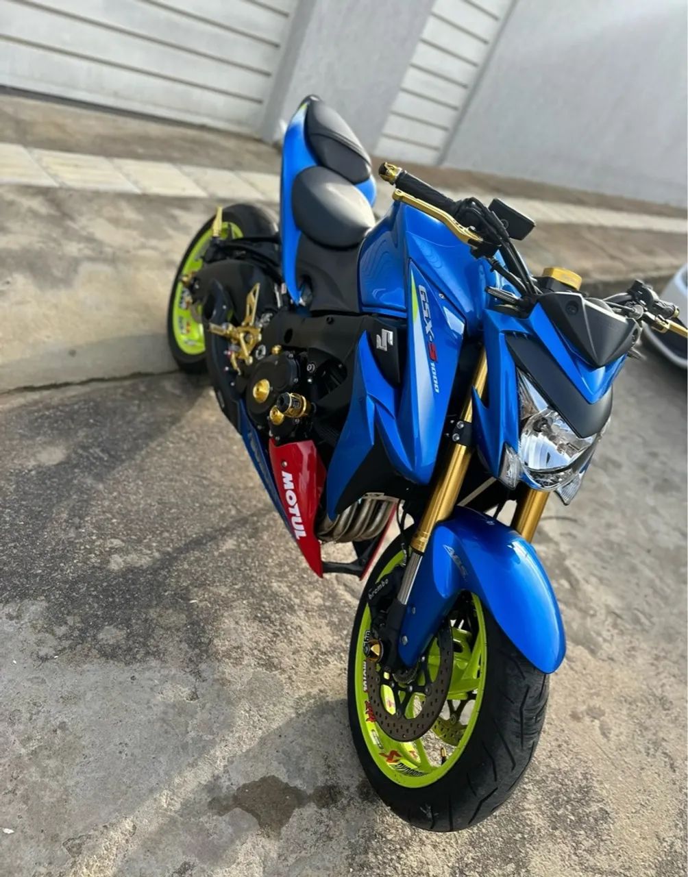 Moto impecável para pessoa exigente vários acessórios!
