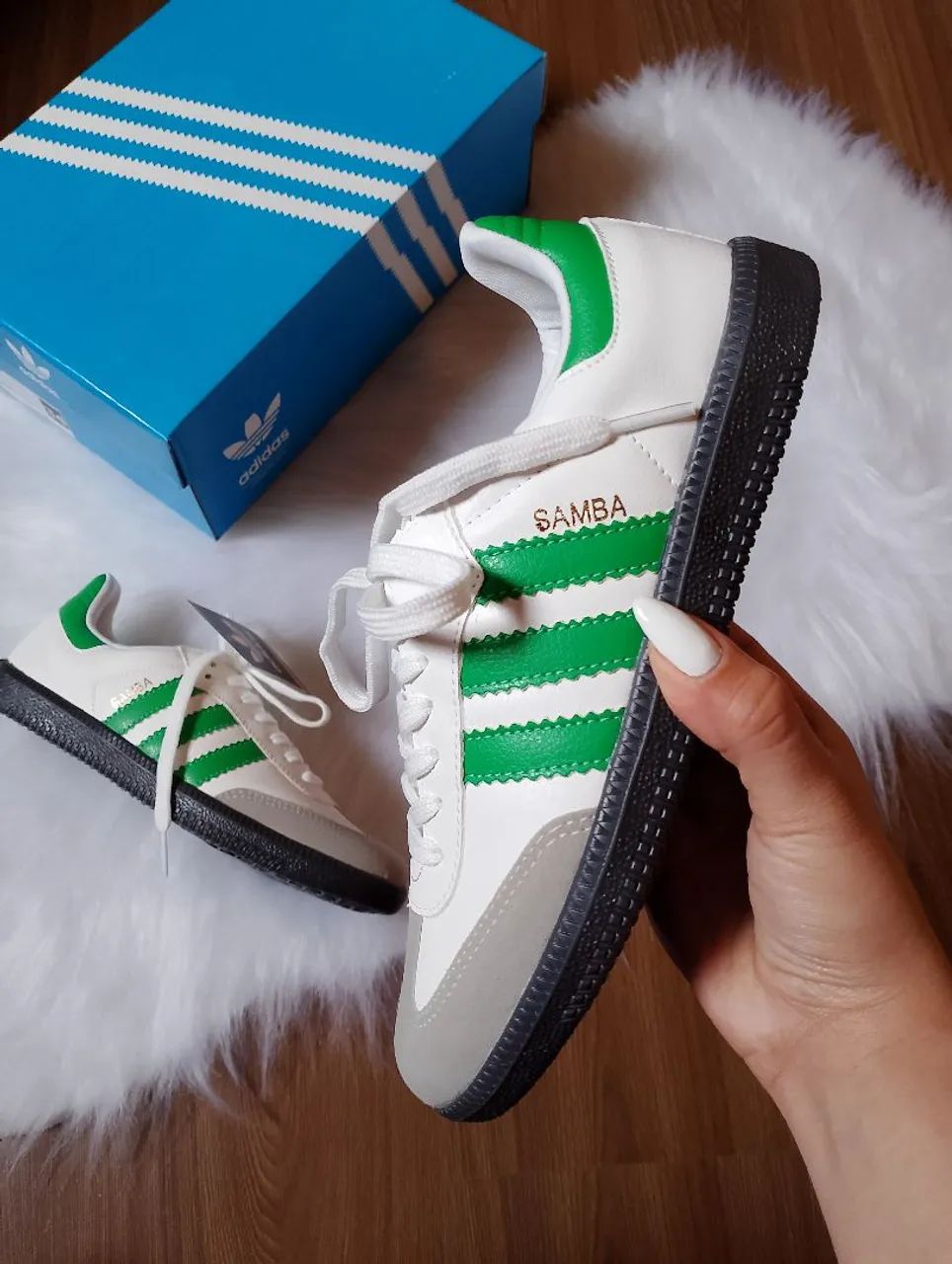 Adidas Samba Branco com Detalhes Verdes - Foto 3