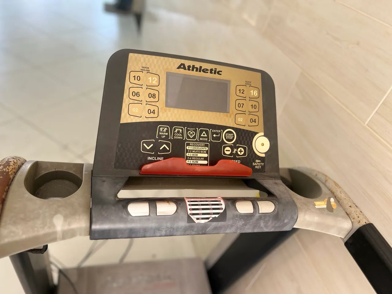 Esteira elétrica athletic 750 EE revisada   , lona nova , funcionando perfeitamente  - Foto 4