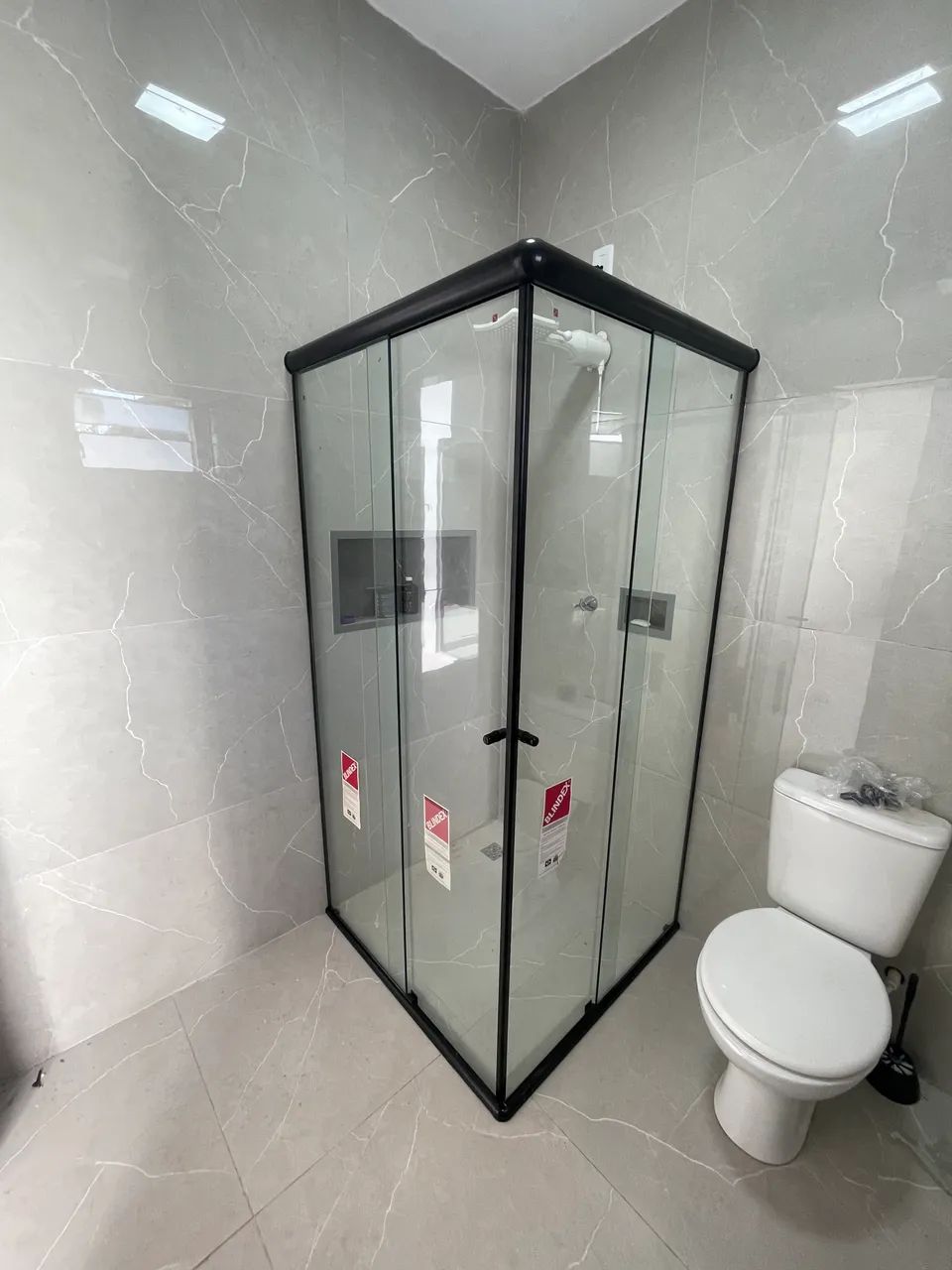 Porta, Box, Janela, Espelho ?