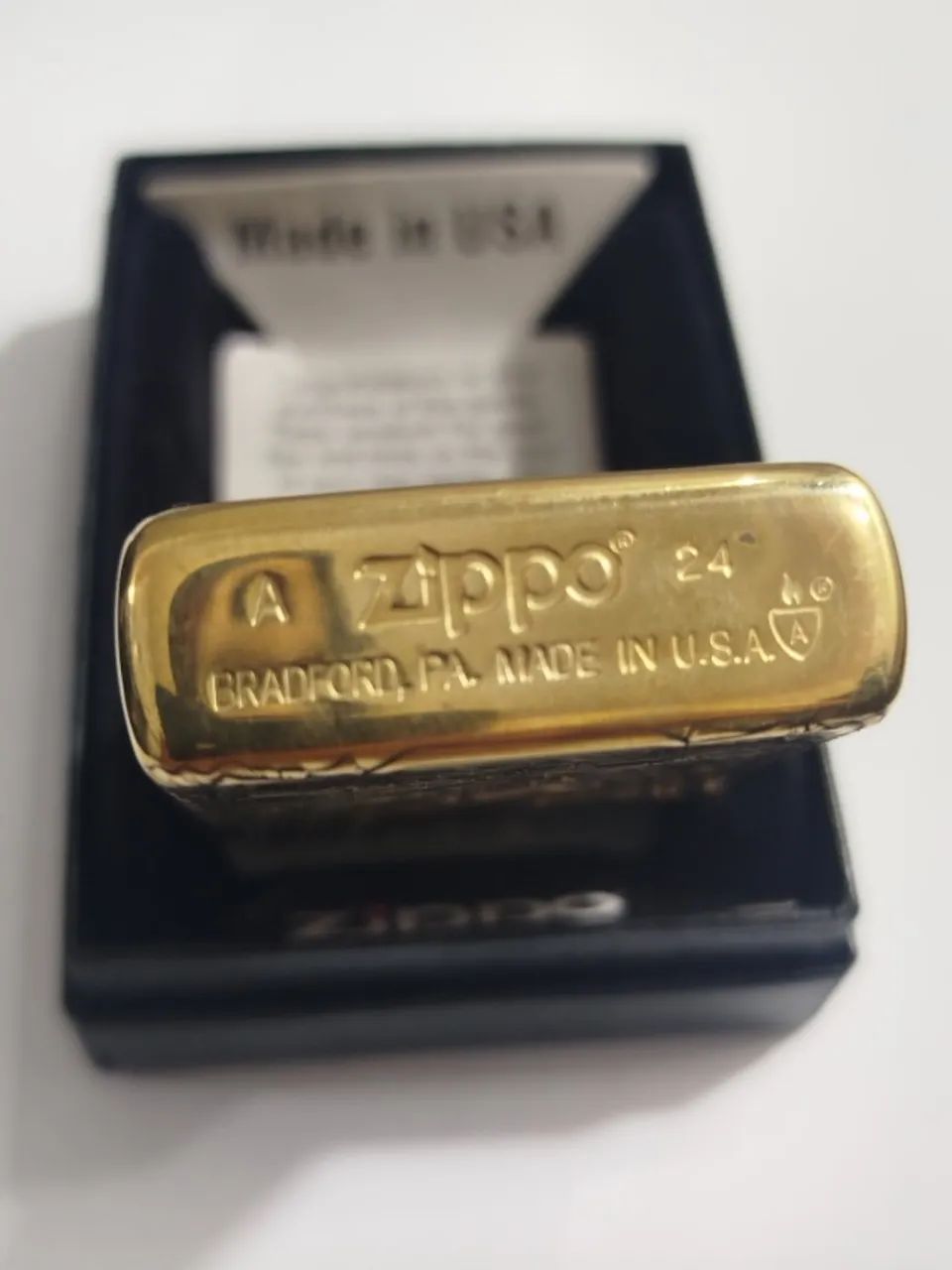 Isqueiro Zippo rei de espadas novo com caixa de acrílico - Foto 5
