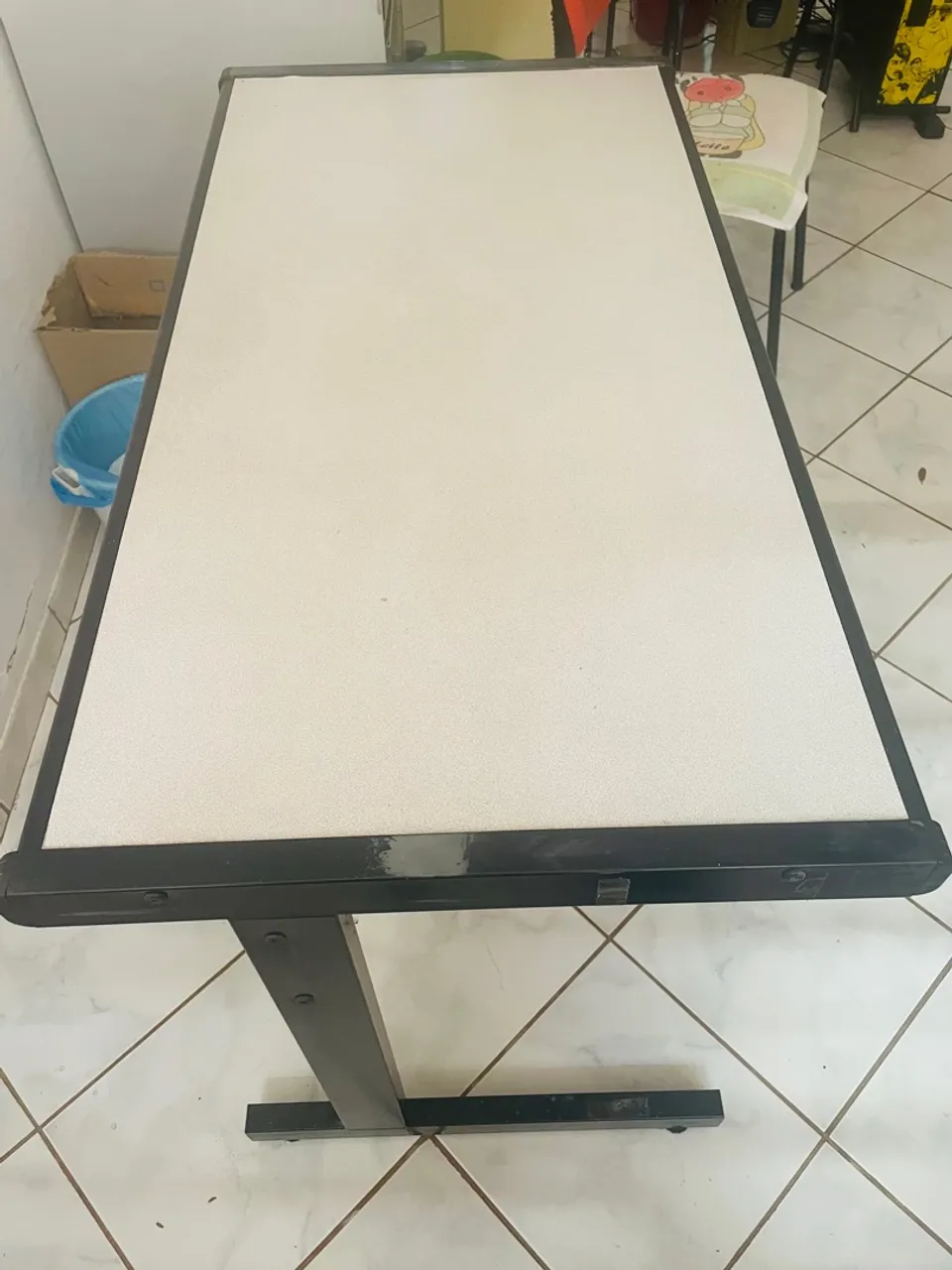 Mesa / escrivaninha
