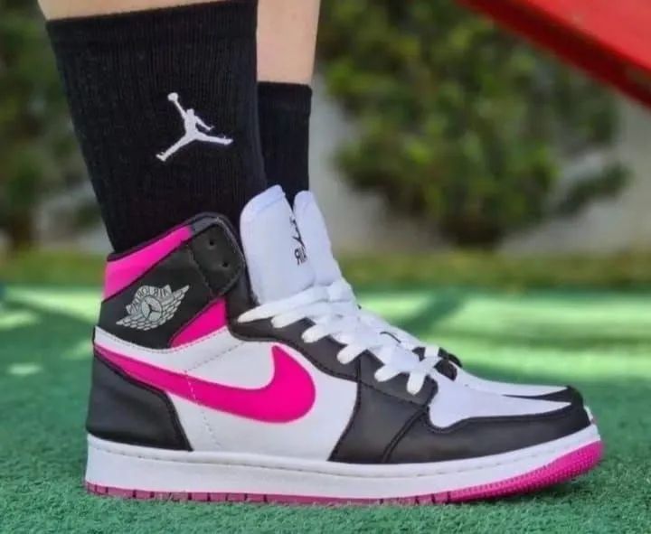 Air Jordan 1 Mid Rosa Feminino