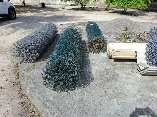 Tela Alambrado (Novas) Aço Galvanizado Fio 14 X 2,0m Rolo 20m