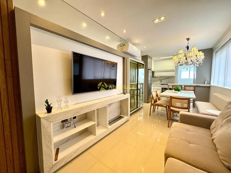 Mobiliado e decorado, localizado a 3 quadras do mar, próximo a praça