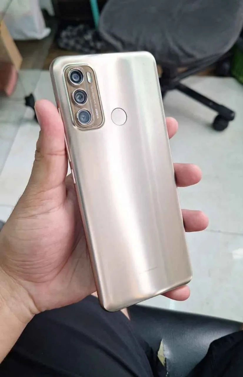 ?VENDO MOTO G60 DE 128GB,6GB DE RAM,LEITOR BIOMÉTRICO,NFC,TELA GRANDE NA PELÍCULA $400?