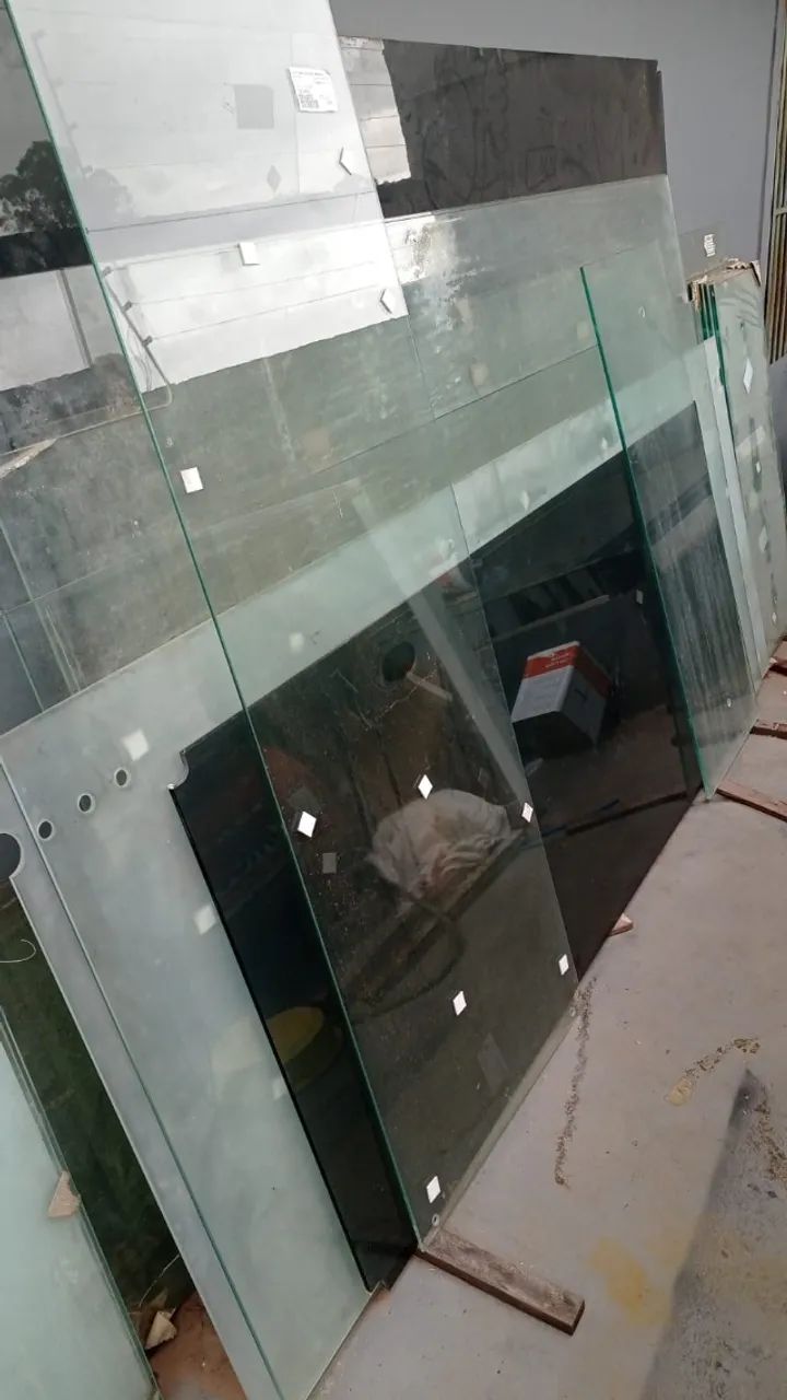 REFUGOS DE VIDROS TEMPERADOS, ESPELHOS ETC.