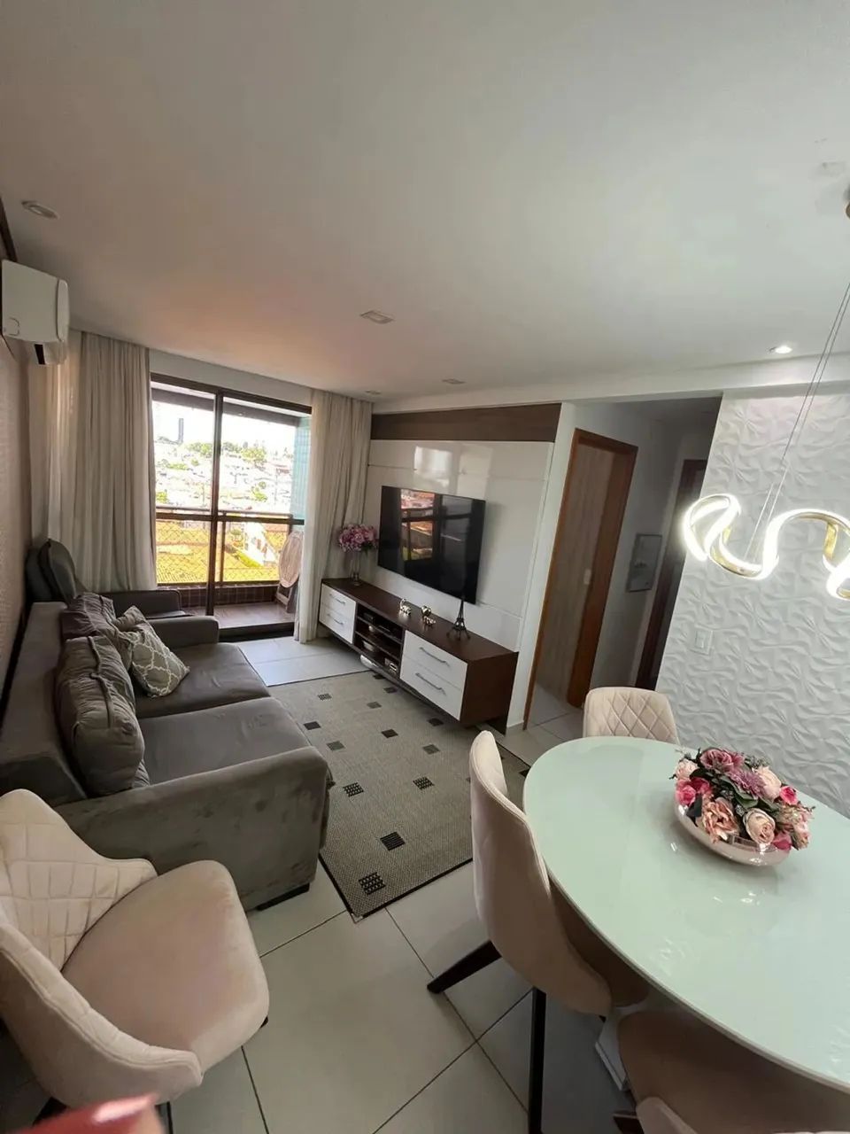 Spazio de Veneza - Estados - 61m² - 02 Quartos s/ 01 Suíte -01 vg - Sul - Ambientado com p