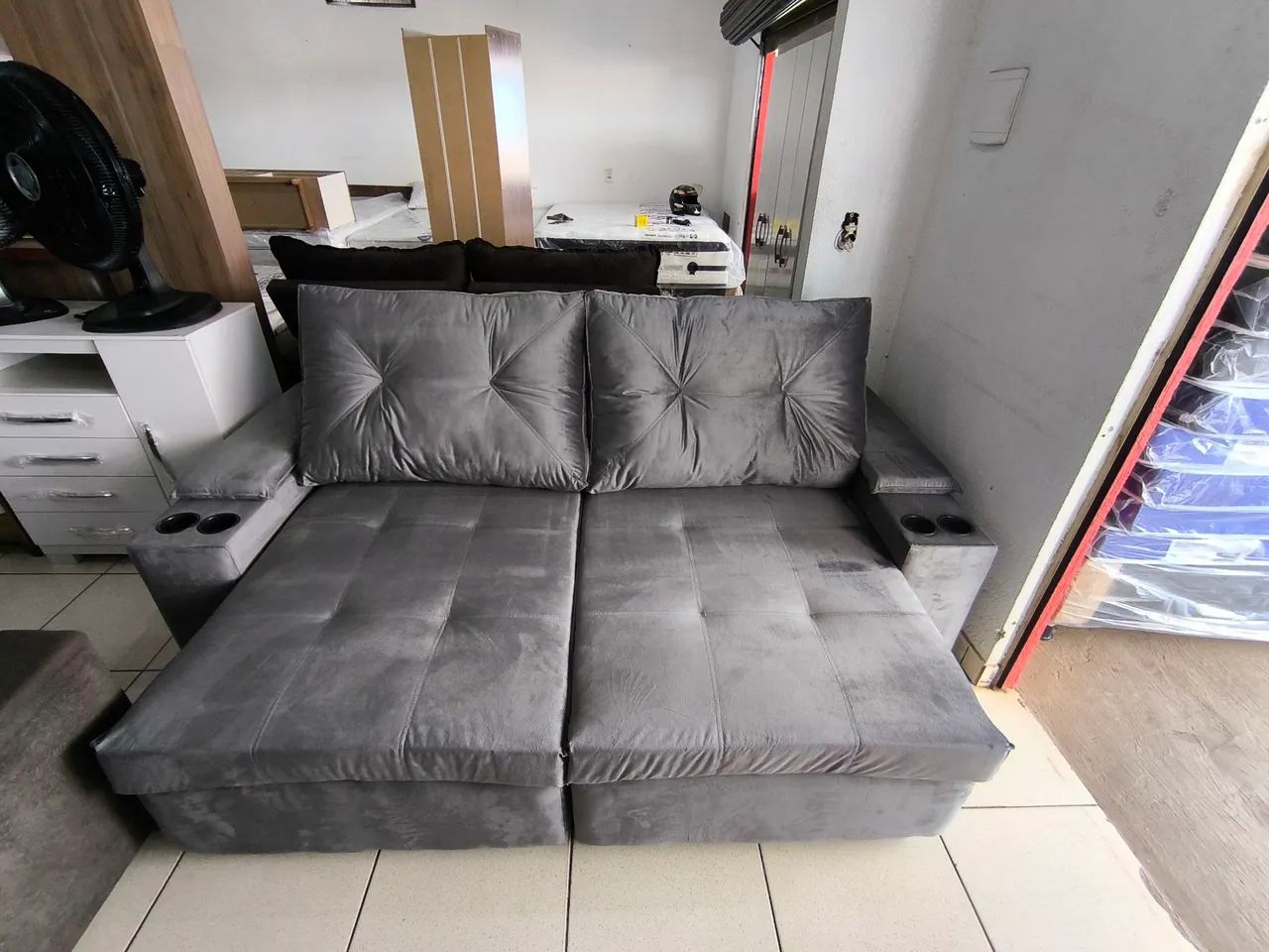 Sofá Cinza retrátil e reclinável com Porta-Copos - Foto 4