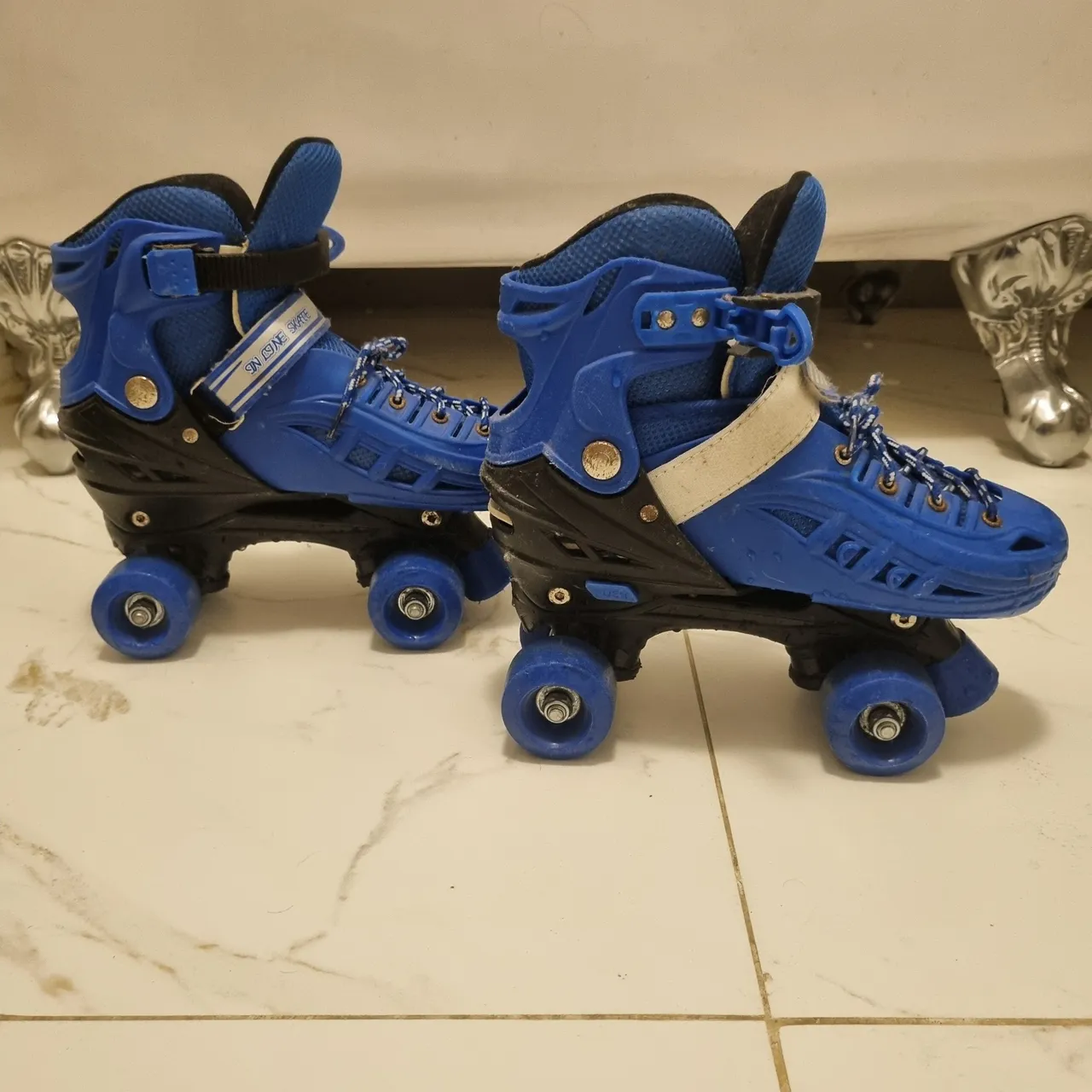 Patins 4 rodas Skate Azul - semi Novo tamanho 34