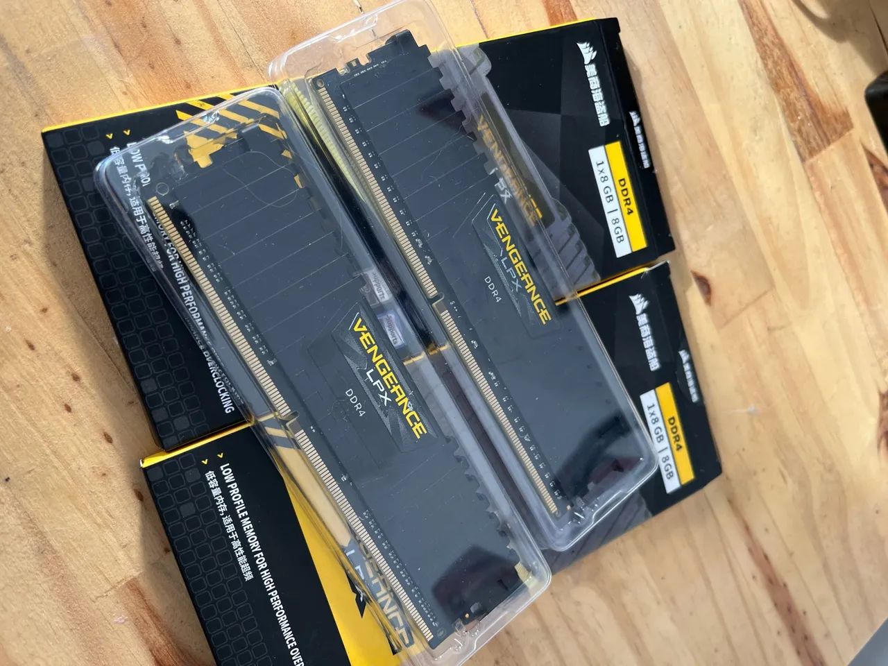 Memória RAM Corsair Vengeance LPX DDR4 16GB 2666MHz