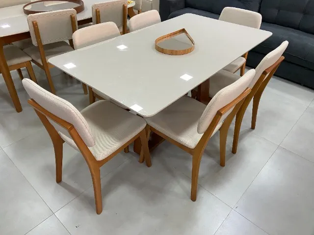 Mesa de Jantar com Base em Madeira Maciça, Tampo Laqueado e 6 Cadeiras em Linho