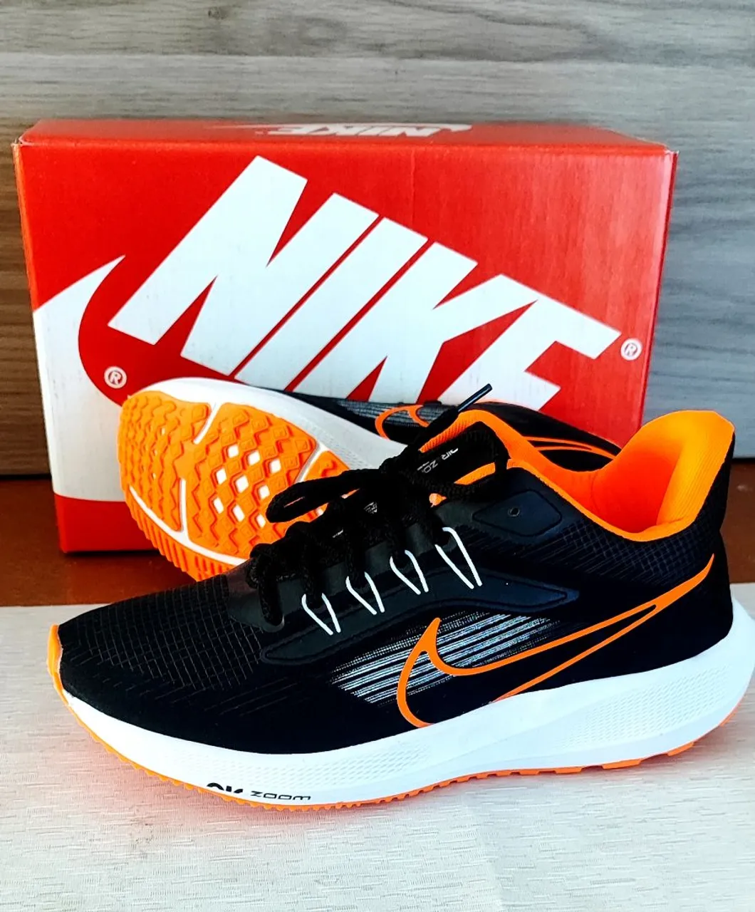 Tênis Nike Air Zoom - Preto e Laranja