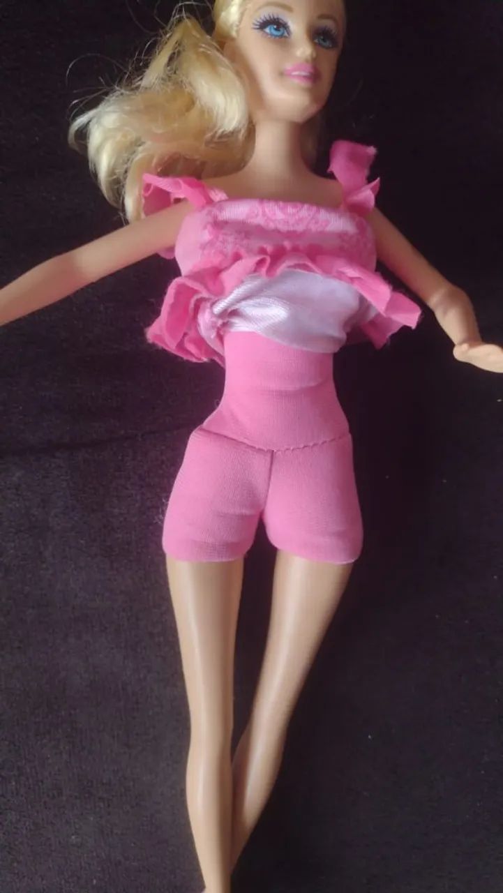Boneca Barbie corpo de pano  - Foto 3