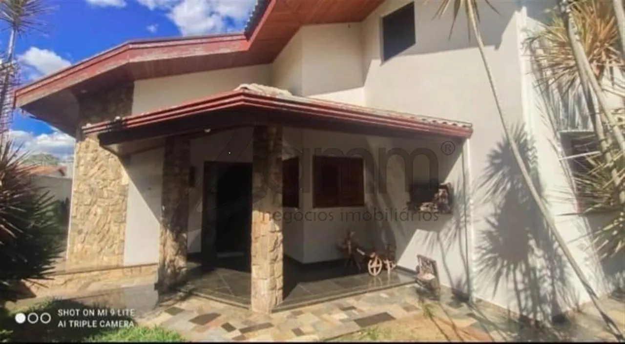Casa à venda em Nova Odessa. São 2 suítes, sala de jantar e tv, escritório, banheiro com h