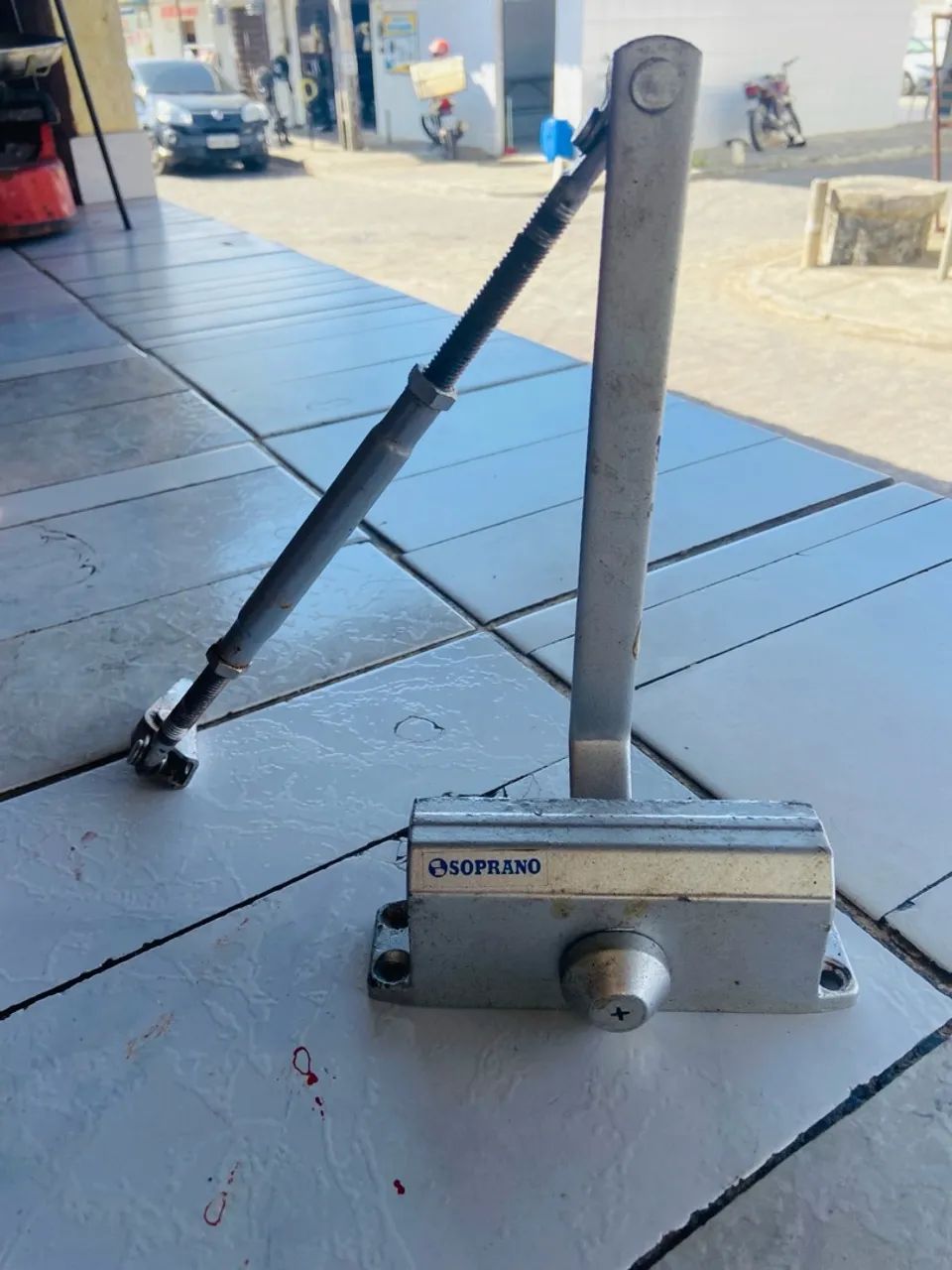 Mola para porta Seminova - Foto 2