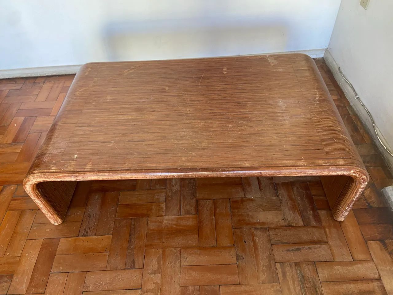 Mesa de centro maravilhosa em madeira solida 
