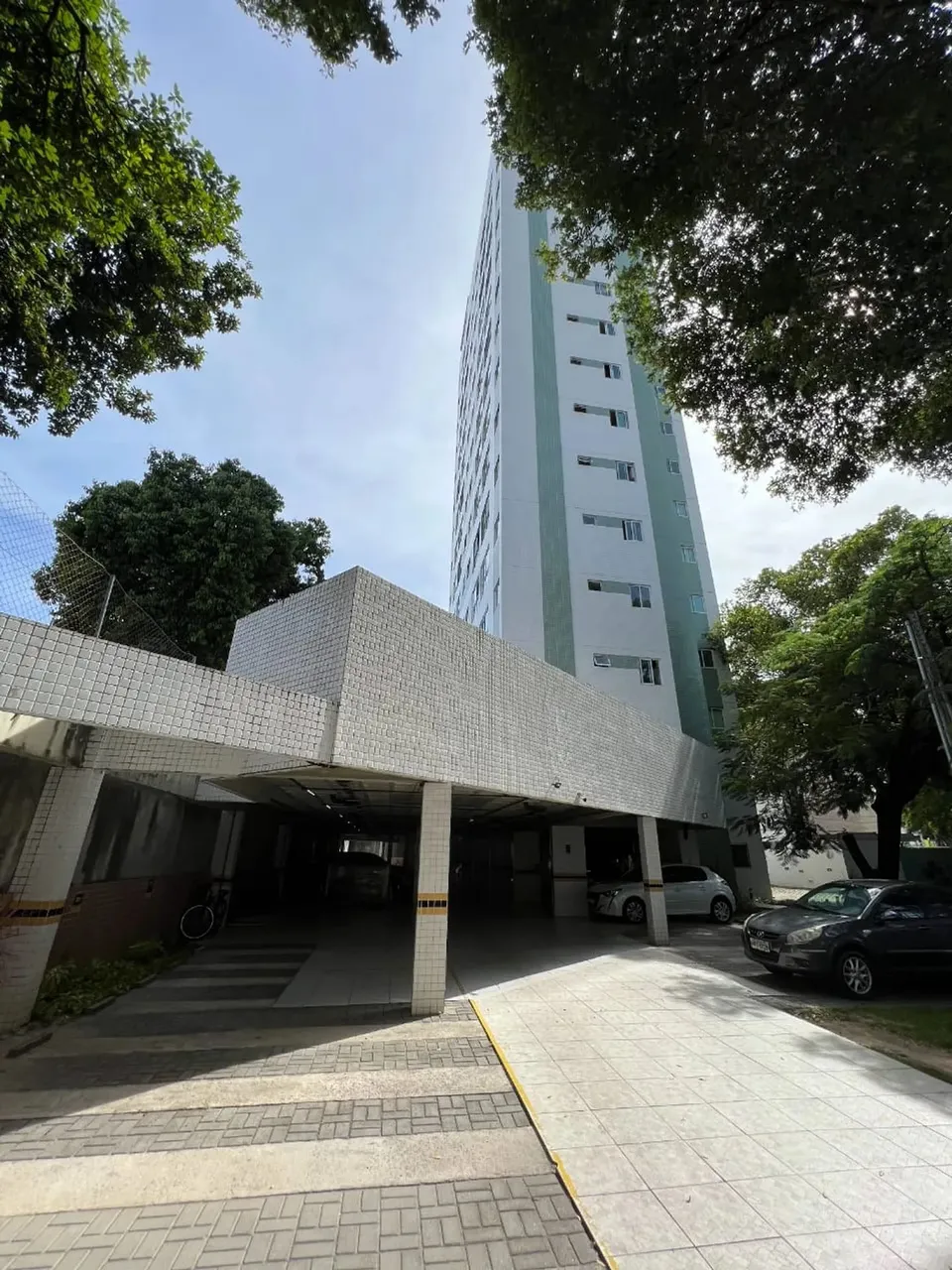 Imóvel para aluguel possui 33 metros quadrados com 1 quarto em Graças - Recife - PE