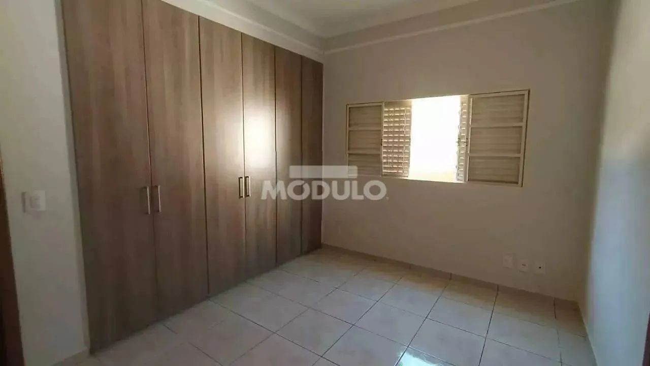 Casa residencial para locação, bairro Jardim Karaiba com 3 quartos - Foto 15