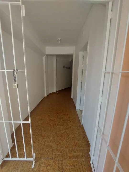APARTAMENTO COM GARAGEM PARA VENDA.