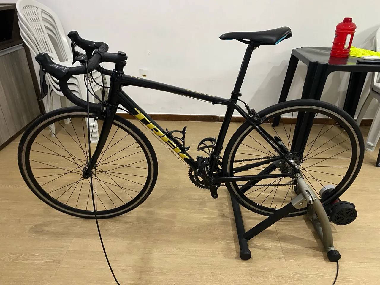 Bicicleta Speed Trek com Rolo de Treinamento