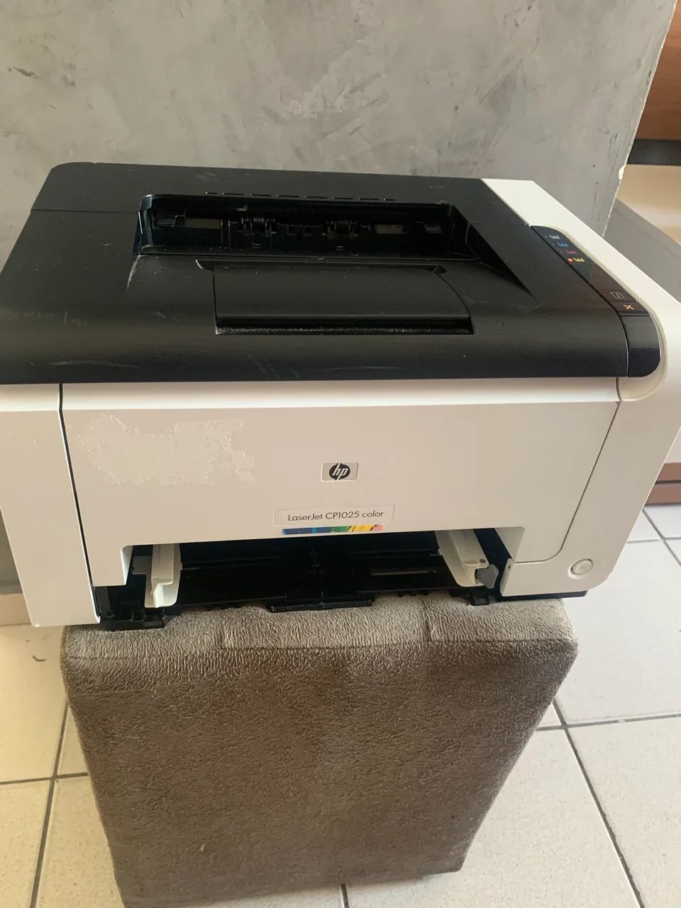 Impressora semi nova em perfeito estado HP Laser CP1025 color - Foto 5