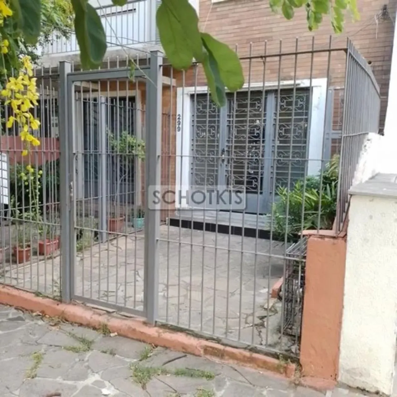 IMOBILIÁRIA SCHOTKIS ALUGA LOJA NA GIORDANO BRUNO PRÓXIMO AO HOPISTAL DE CLÍNICAS, COM APR