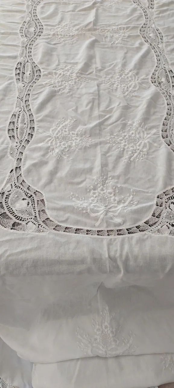 Toalha de banquete bordada a mão 