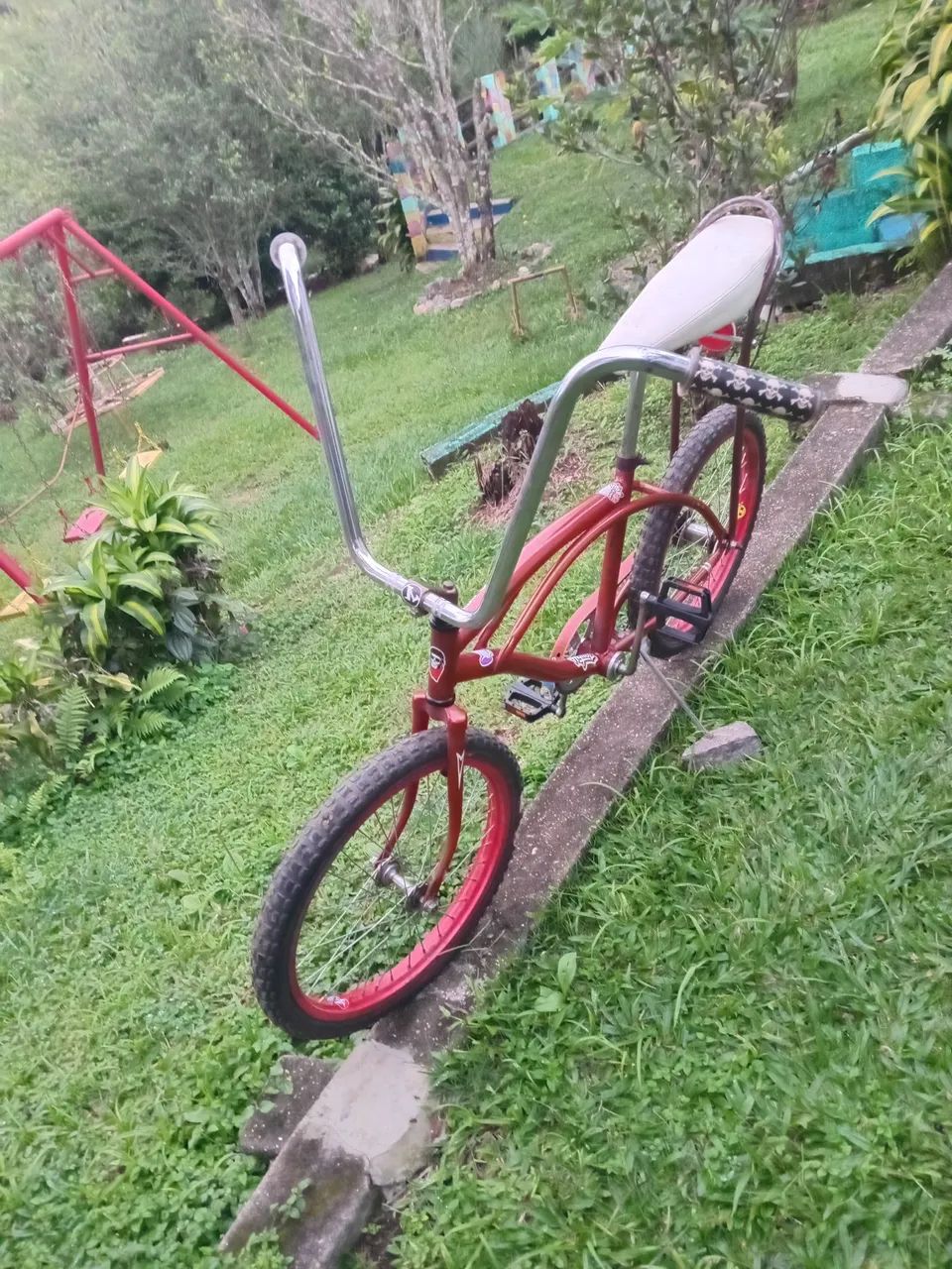 Bicicleta vermelha vintage estilo schwinn  - Foto 2