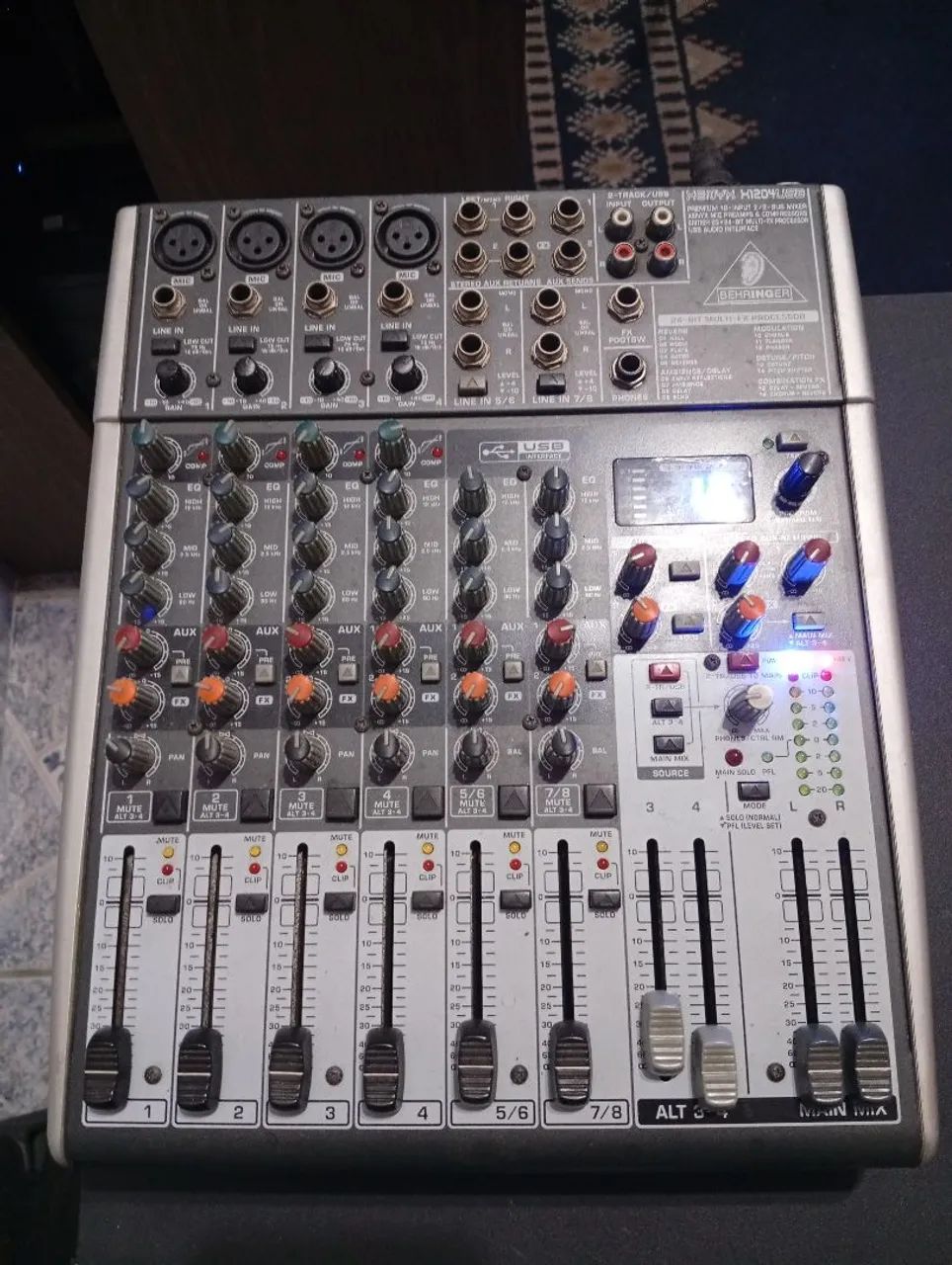 Mesa de Som Behringer Xenyx X1204USB - Foto 2