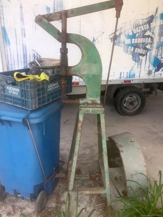 Torno de repuxo com matrizes e arrebitador - Foto 6