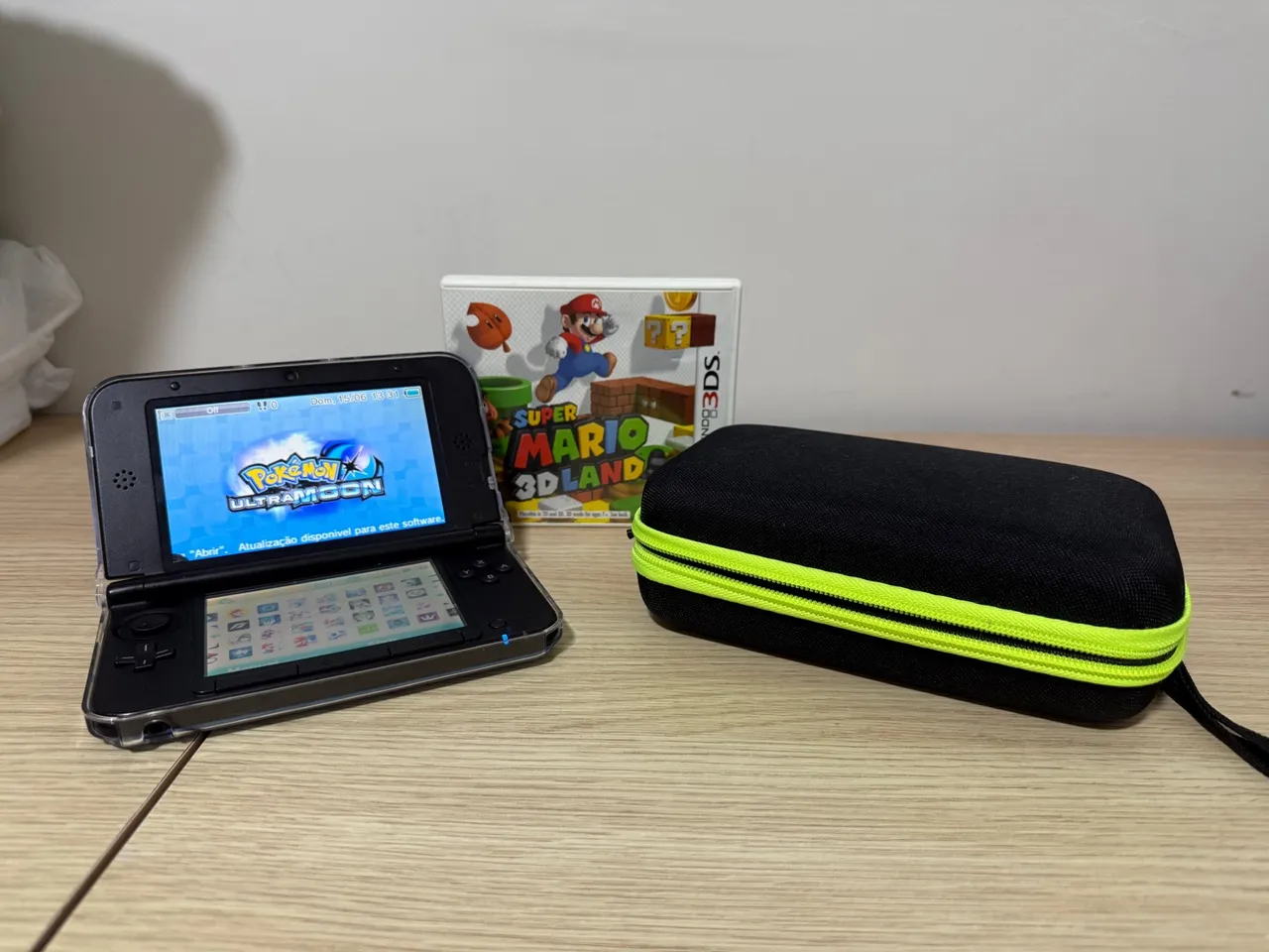 Nintendo 3DS XL + Super Mario 3D Land + Pokémon Ultra Sun