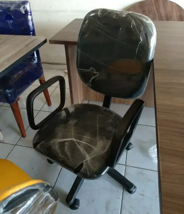 Promoção - cadeira diretor preta giratória com braços - entrego