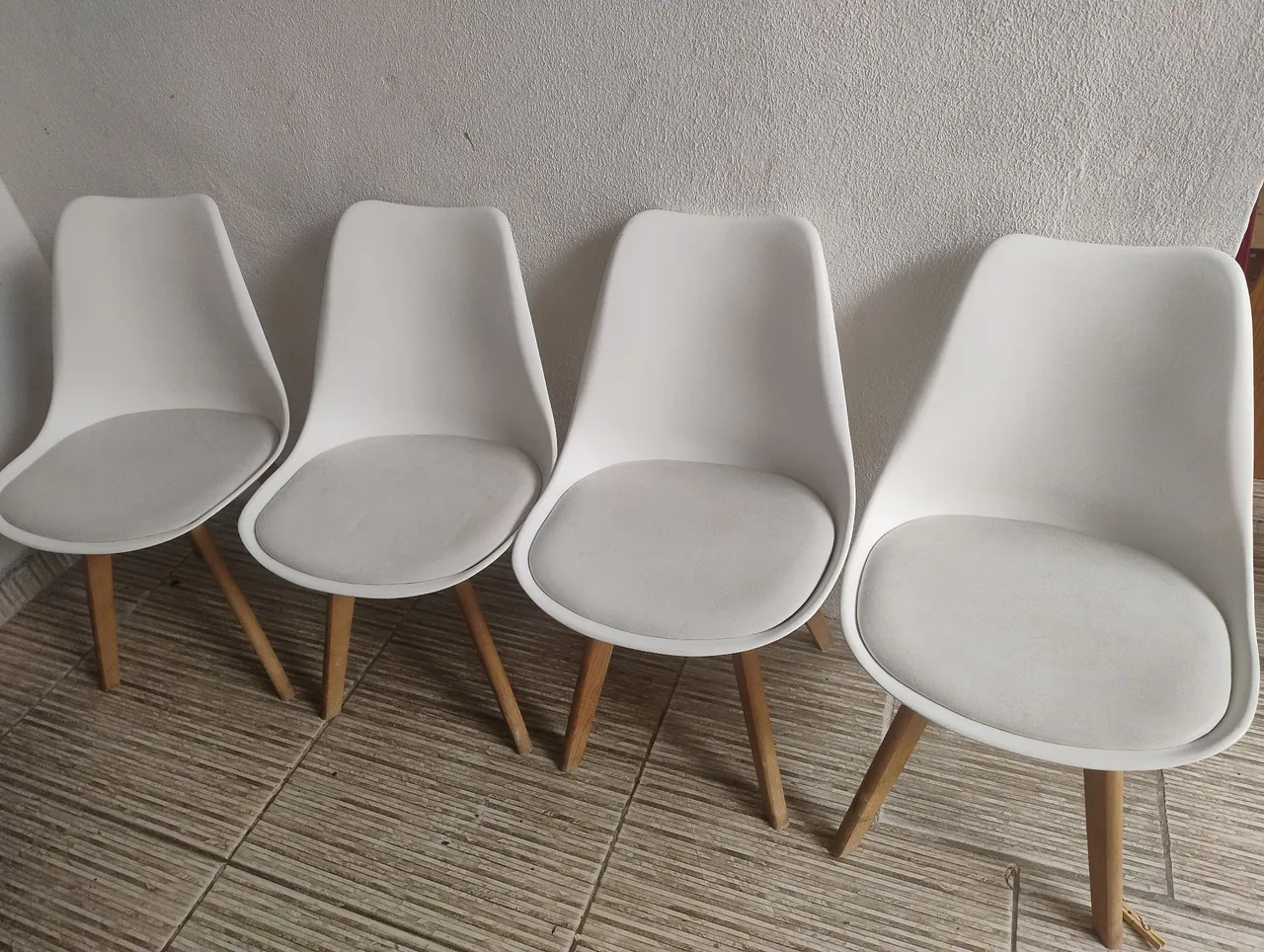 Conjunto de 4 Cadeiras Brancas Modernas