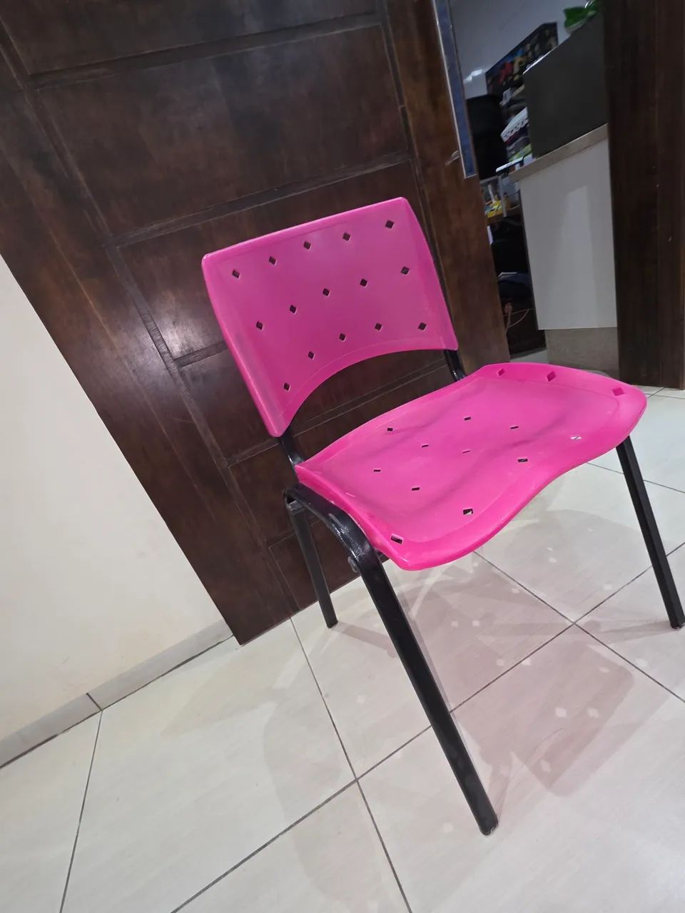 Cadeira iso rosa escola, quarto - Foto 3