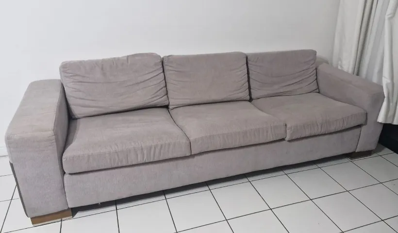 Sofá três lugares jacauna usado excelente estado de conservação!