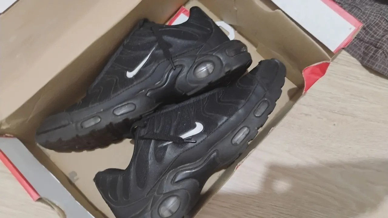 Nike Air Max Plus Tn Preto rp (valor extra pra entregar)