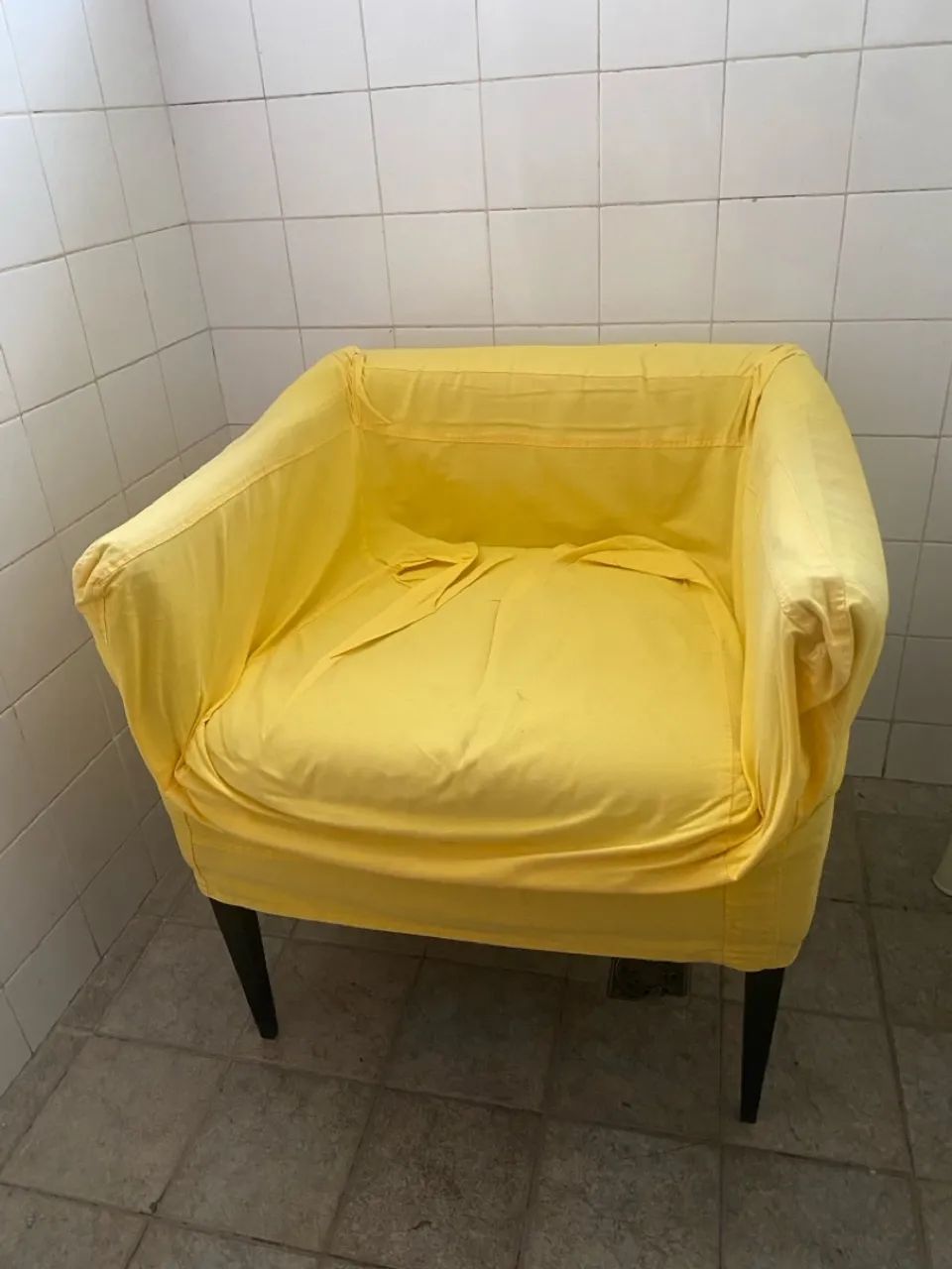 Poltrona Amarela - Conforto e Estilo