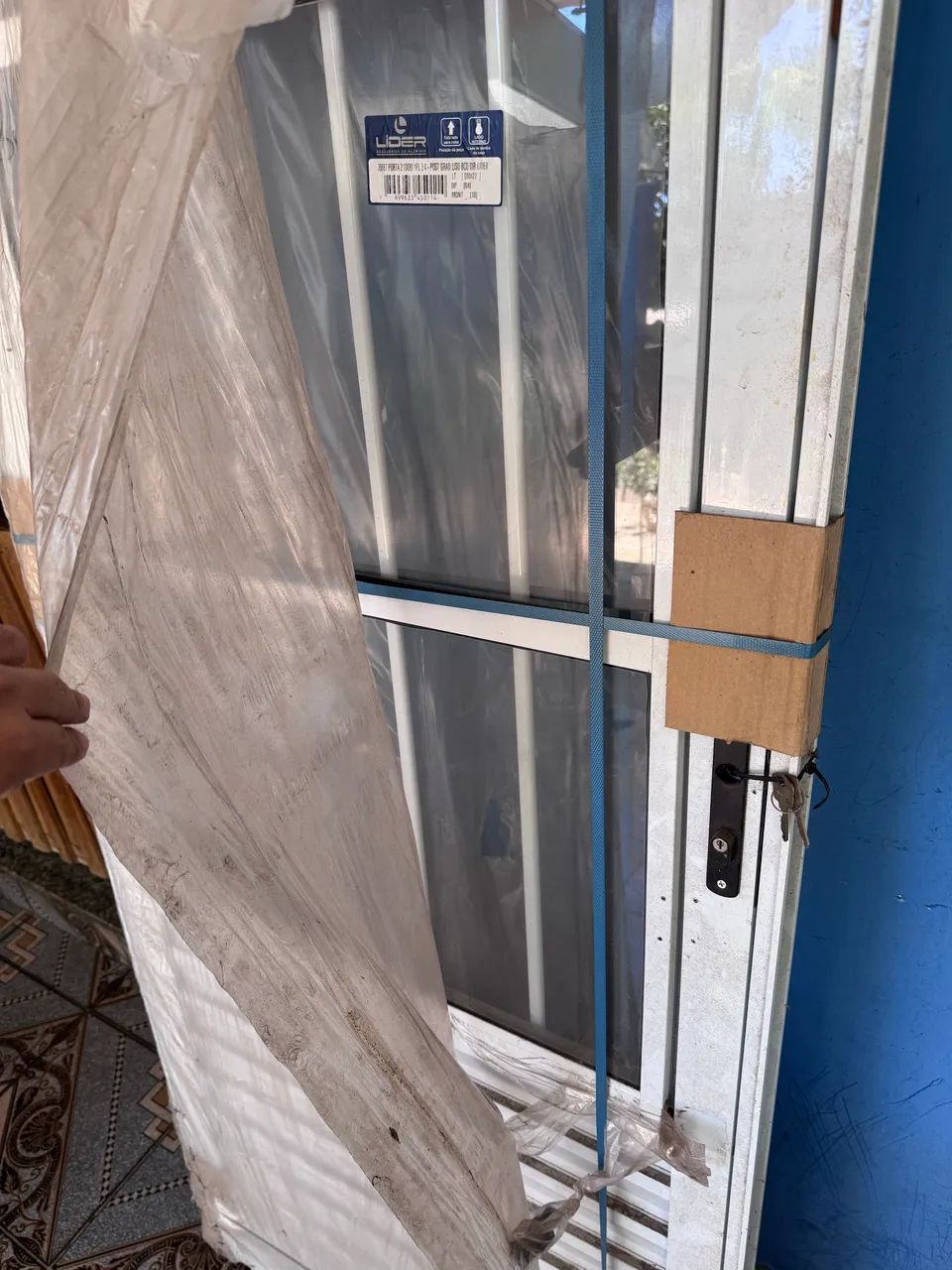 Porta Social Alumínio Branco Líder 210x80 - Direita (Postigo e Grade) - NOVA NA EMBALAGEM