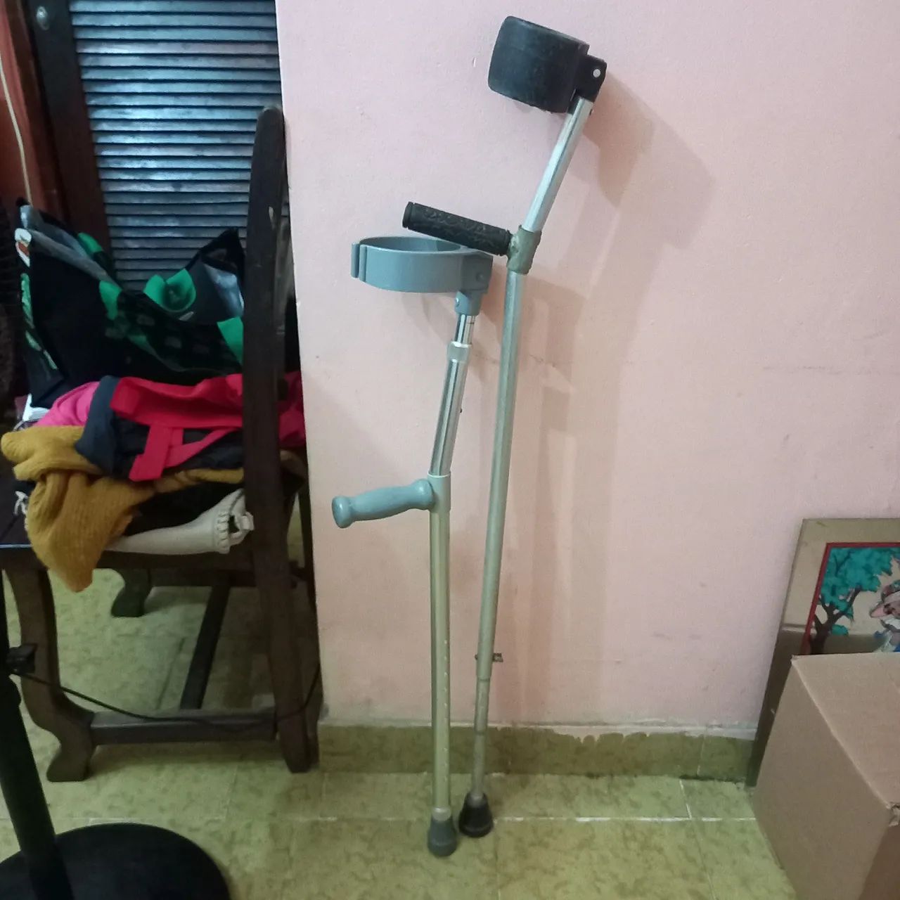 Duas Muletas por  - Foto 2
