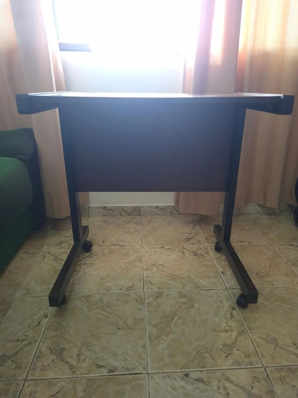 Mesa com rodas64302124639746122