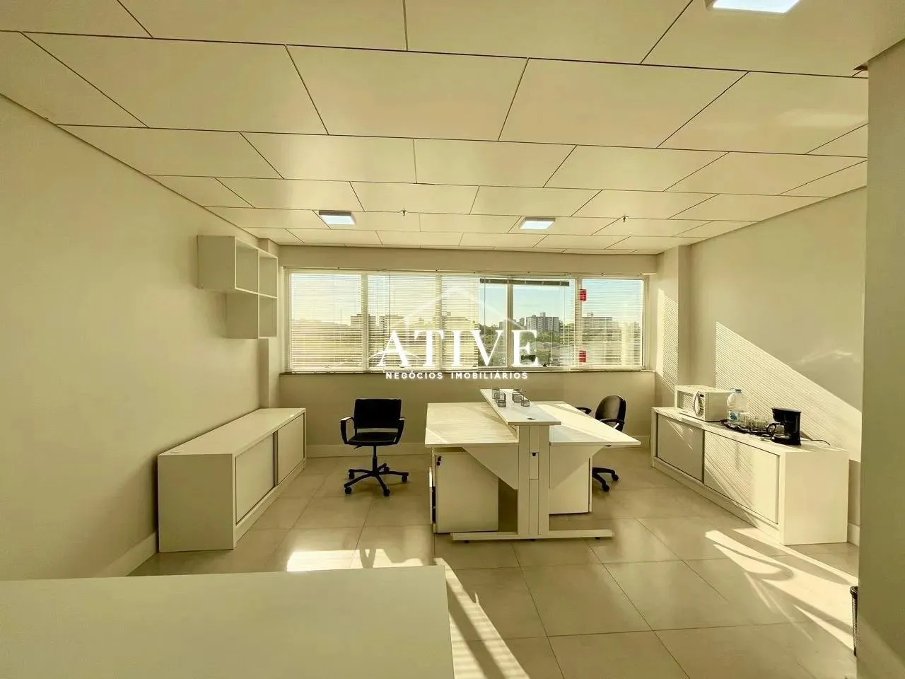SALA MOBILIADA E EQUIPADA PARA LOCAÇÃO