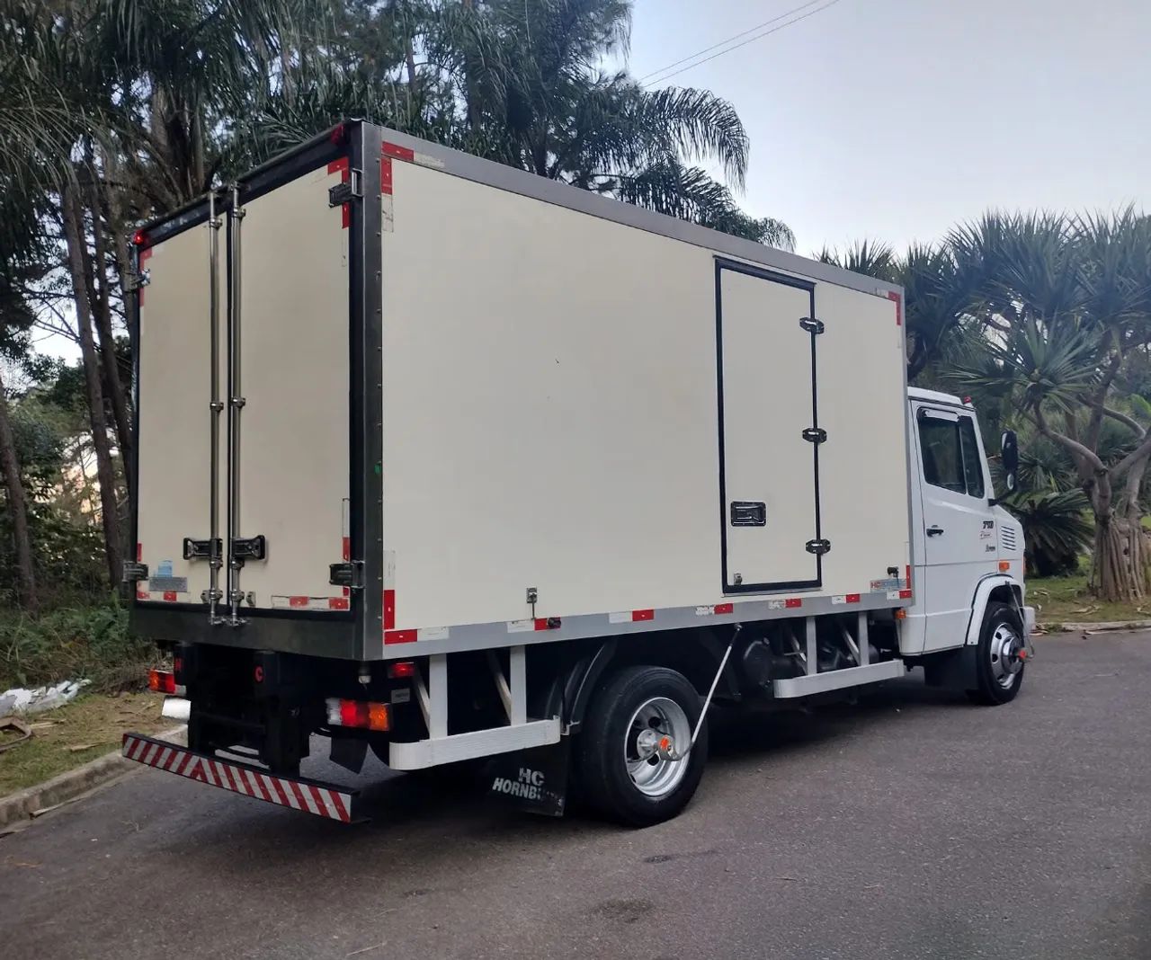Caminhão Mb 710 Plus  Baú Refrigerado  - Foto 5