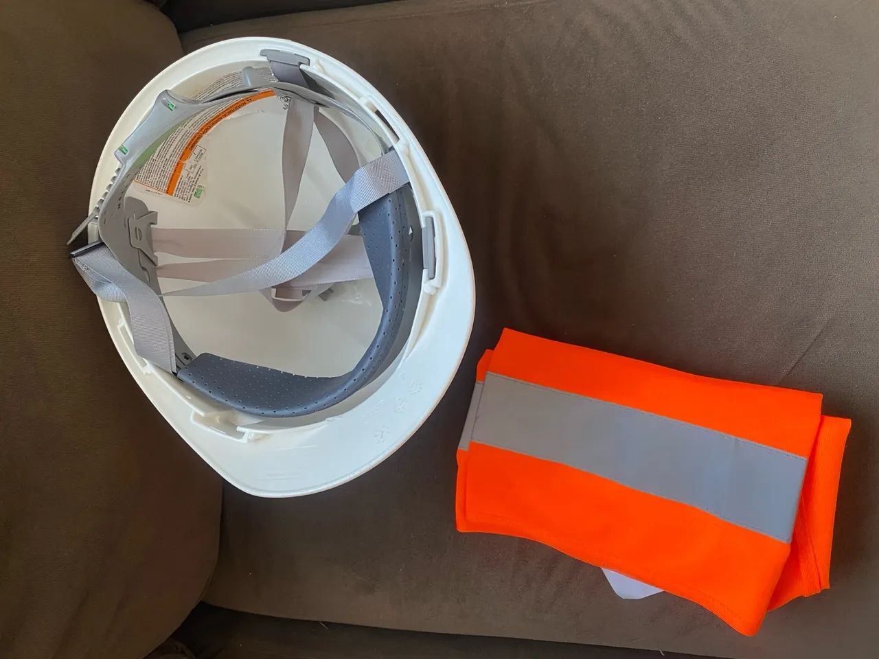 Capacete MSA e colete de obra - Foto 3