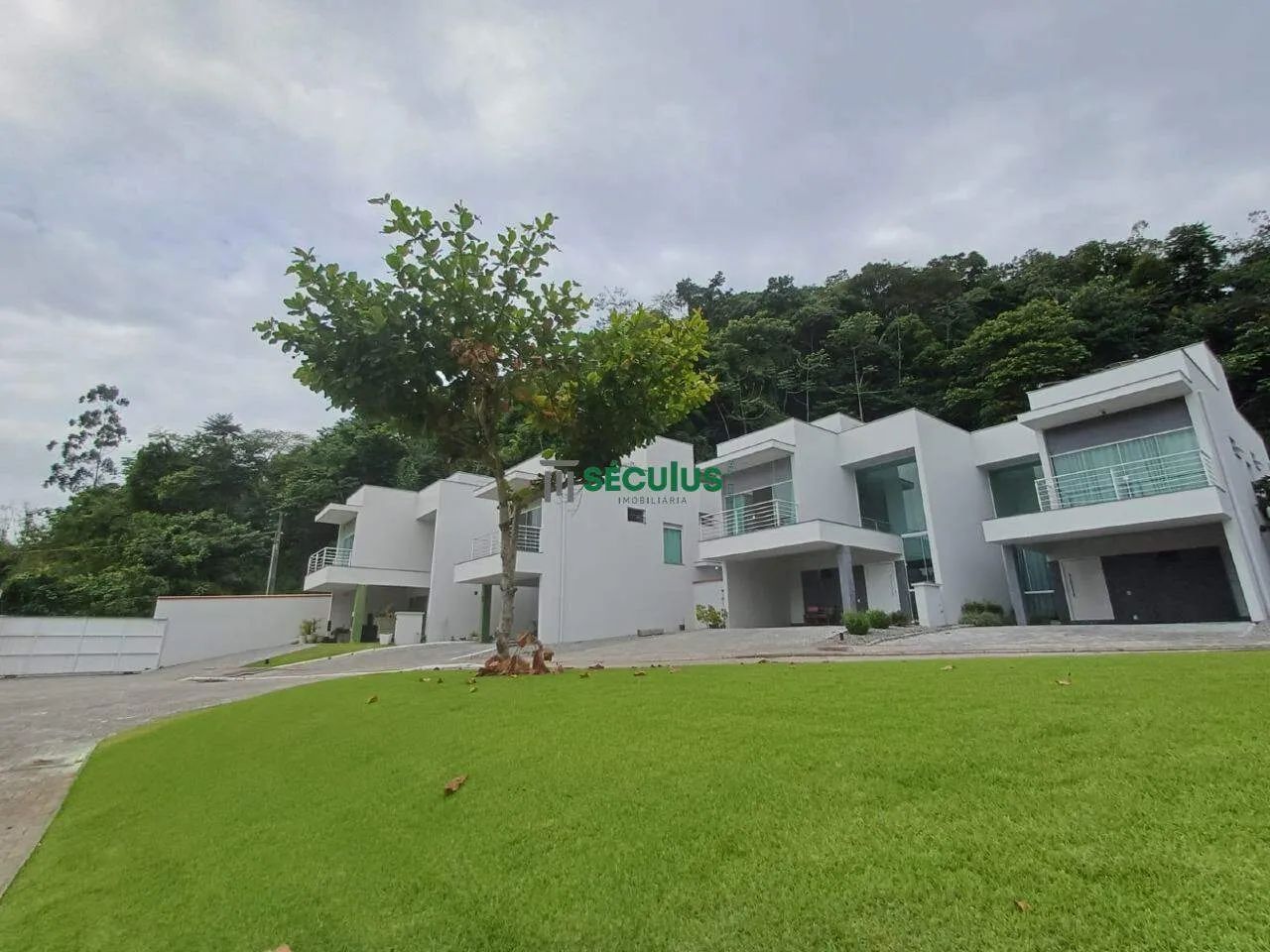 Ampla casa para locação em condomínio fechado  Bairro Ilha da Figueira