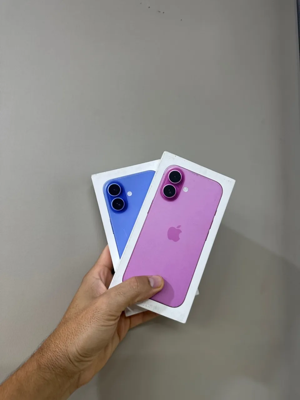 iPhone 16 azul e rosa 128gb