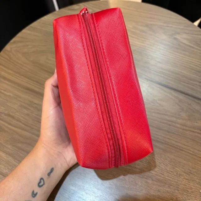 necessarie ch vermelha carolina herrera nova - Foto 4